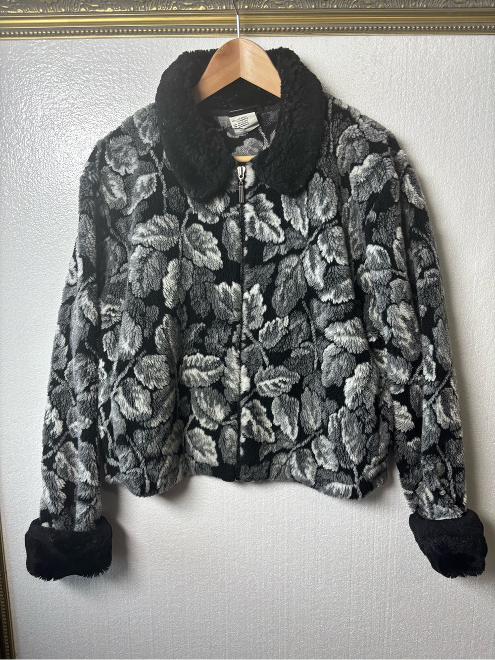 Vintage Duffel Outdoor Black & Gray Faux Fur Floral Cropped Jacket-large